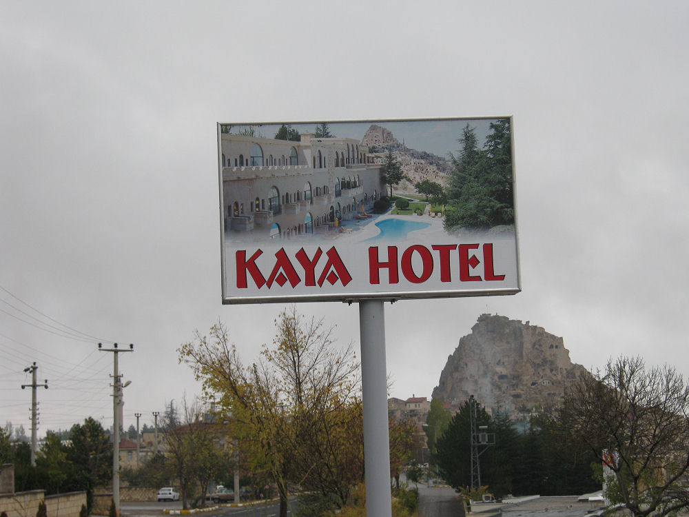 Kaya Hotel totemi